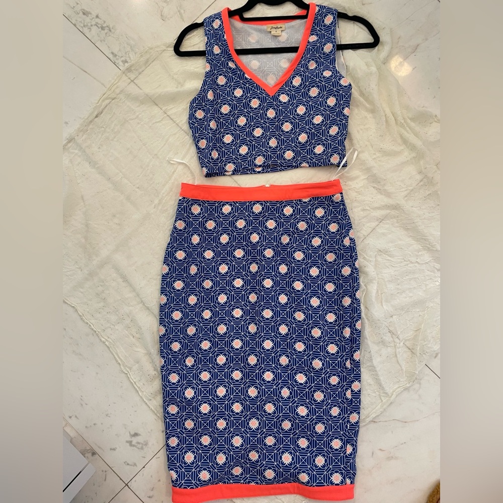 Two piece set